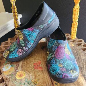 Crocs Dual Comfort Neria II - Graphic Clog